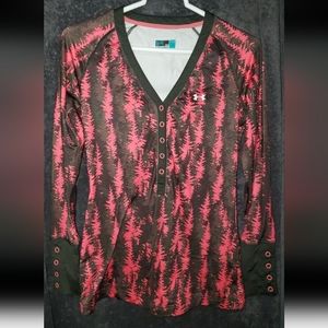Womens fitted small under armour shirt